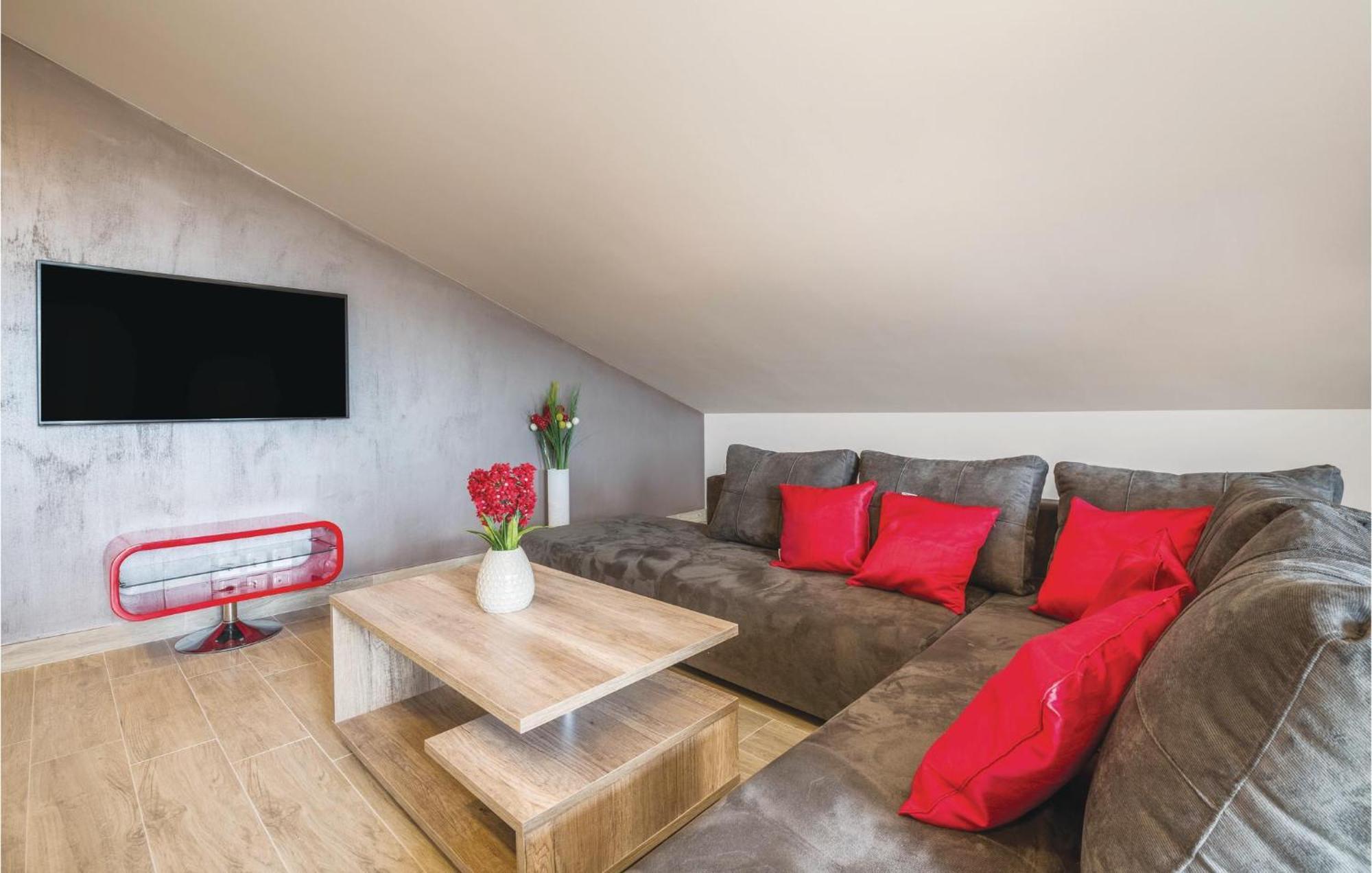 Stunning Apartment In Pjescana Uvala With Wifi Exterior foto